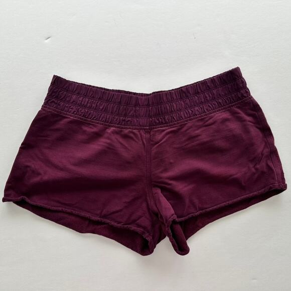 Lululemon Blissed Out Short Size 6 Bordeaux Drama Plum Low Rise 2.5" Gym Cheer - Picture 1 of 4